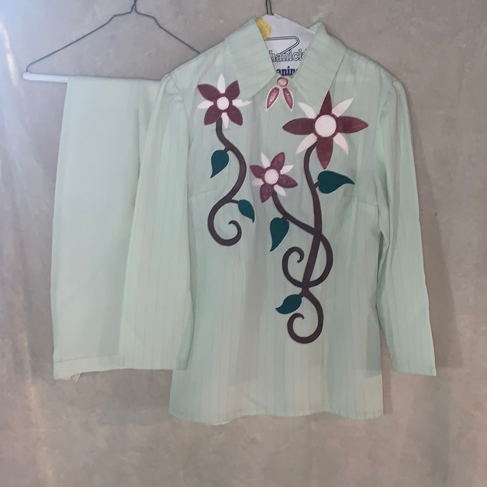 Showmanship outfit.